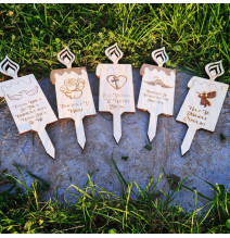 Eko, popolnoma bio razgradljiva, lesena sveča za grob. 100% dizajnirana in izdelana v Sloveniji. Iz 4mm vezane plošče, zaščitena