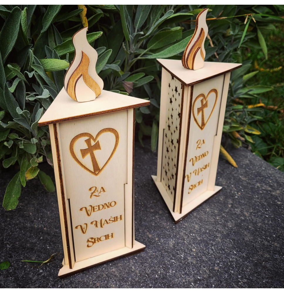 Trikotna samostoječa lesena sveča 9x23cm