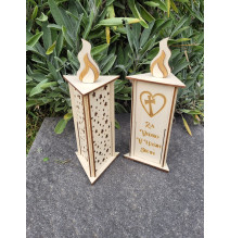 Trikotna samostoječa lesena sveča M